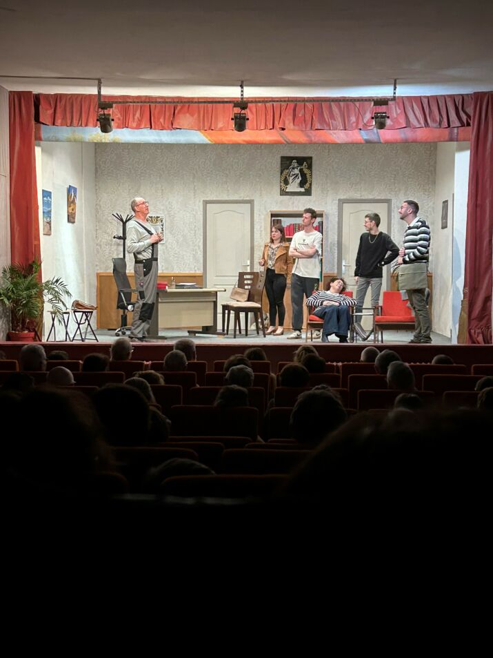 1.2 troupe de théatre amateur